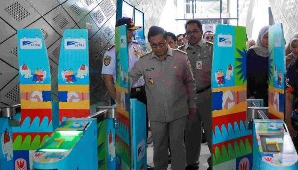 Pemprov DKI Wajibkan ASN Selfie Saat Naik Transportasi Umum Setiap Rabu