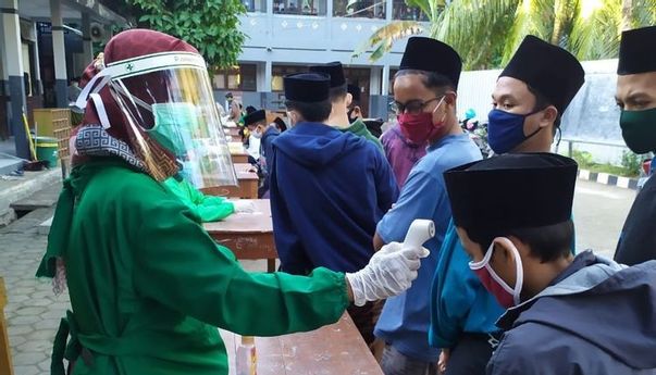 Bupati Tegal: Kedisiplinan Kunci Pencegahan Penularan Covid-19 di Kalangan Santri