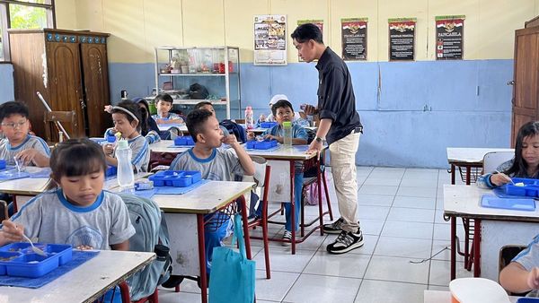 Gibran Datangi SDN 04 Tangerang, Lihat Langsung Uji Coba Program Bergizi Gratis