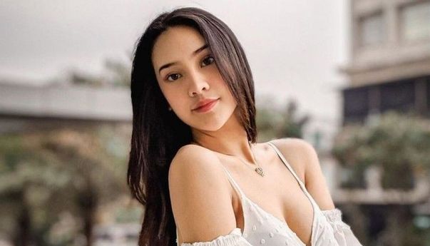Wahai Kaum Adam, Mau Tau Fetish Anya Geraldine? Simak Pengakuannya Disini