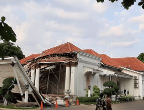 Berita Jateng: Kantor OJK di Semarang yang Roboh Merupakan Bangunan Bersejarah
