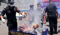 Terbaru: Ratusan Seks Toys dan Kondom Dibakar di Solo