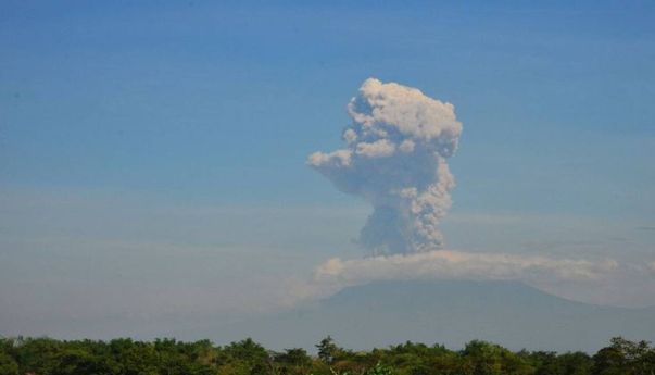 Update Gunung Merapi: Tebing Lava yang Terbentuk Tahun 1954 Runtuh