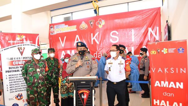 Brimob Cuma Butuh 2 Jam untuk Suntik Vaksin Sinovac 2.500 Warga Depok