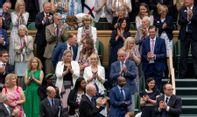 Ilmuwan Inggris Pengembang Vaksin AstraZeneca Dapat Aplaus Meriah di Ajang Wimbledon 2021