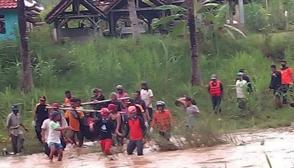 Sungai Alas Kedung Dongdong Meluap, Pemburu Belalang Terseret Arus Banjir