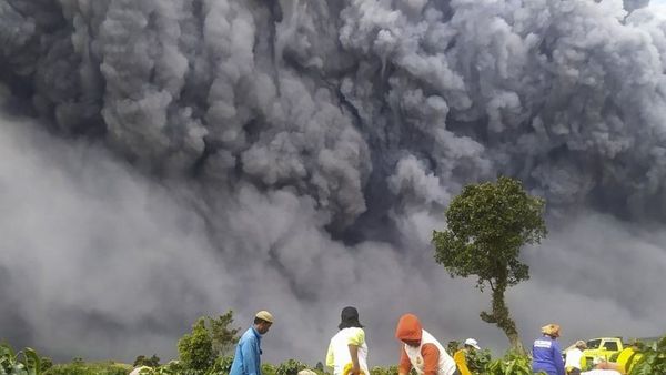 Cerita Saksi Mata Letusan Gunung Sinabung: Seperti Disulap, Tadi Terang jadi Gelap