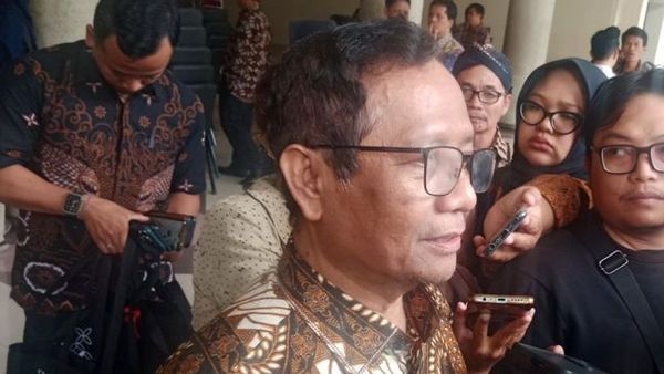 Tanggapi Tagar Indonesia Gelap, Mahfud MD: Tidak Seluruhnya, Banyak Juga yang 'Terang'