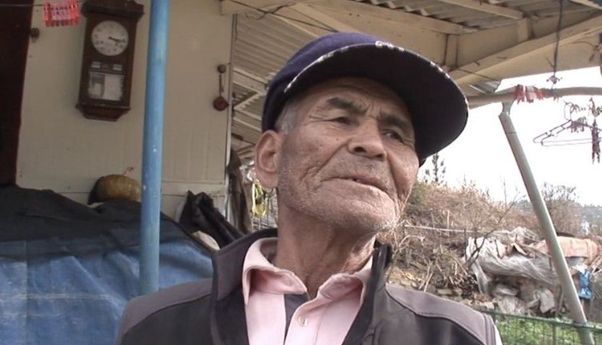 Kakek Ini Punya Kebiasaan Unik, Makan Nasi dengan Kuah Coca-Cola Selama 20 Tahun Terakhir