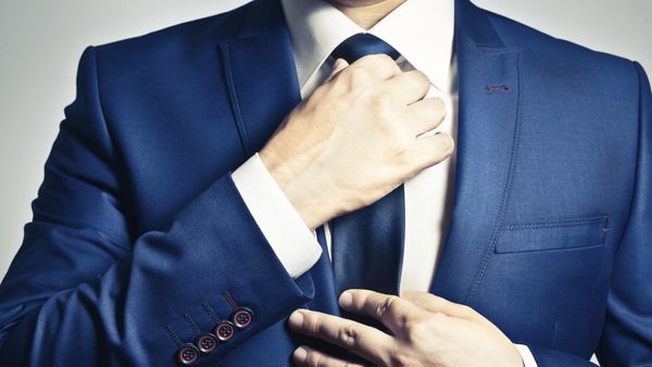 Cara Memakai Dasi Yang Benar Untuk Pria Tampil Formal