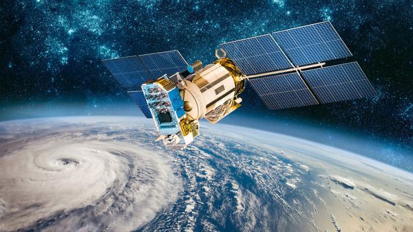 Yang Terjadi Ketika Satelit Internet Satria Mengorbit