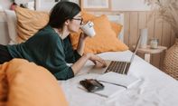 Jangan Terlalu Sering Lihat Layar Gawai! 7 Penyakit Ini Bisa Muncul