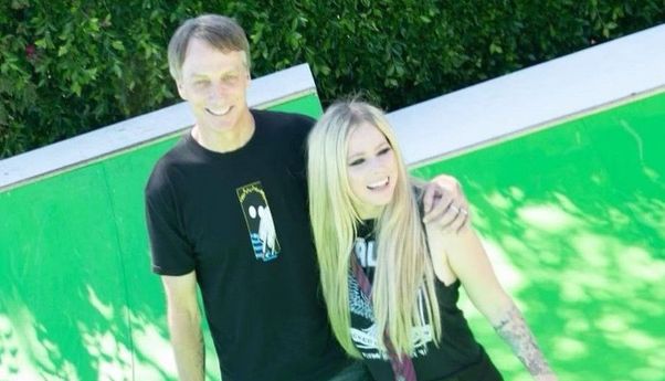 Avril Lavigne dan Tony Hawk Kolaborasi di TikTok, Nostalgia Lagu 'Sk8er Boi'