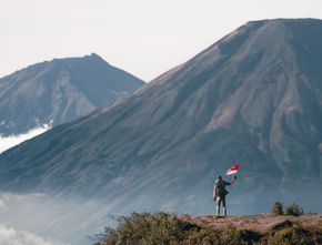 Tertarik Mendaki 7 Gunung Tertinggi di Indonesia?  Siapkan Kekuatan Fisik dan Mental