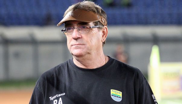 Robert Rene Alberts Didesak Mundur, Ada Apa Dengan Persib Bandung