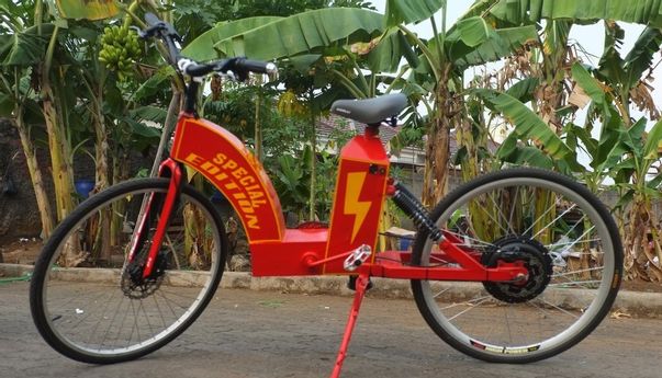 Terbaik! Berusia 60 Tahun Lebih, Mujahid Ciptakan Sepeda Listrik