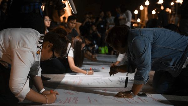 Doa Ratusan Warga untuk 29 Korban Tewas Penembakan Massal Thailand
