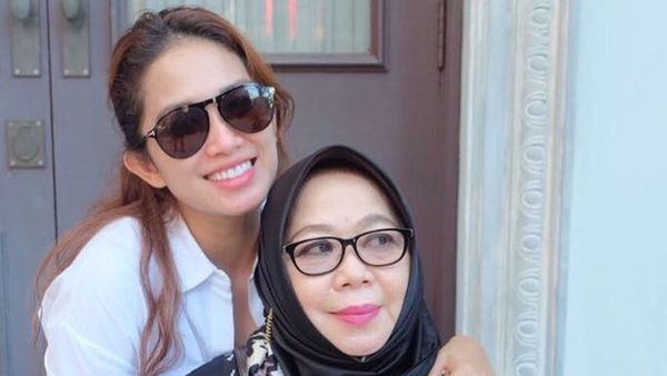 Kabar Duka, Nilla Roshita Ibunda Ussy Sulistiawaty Meninggal Dunia