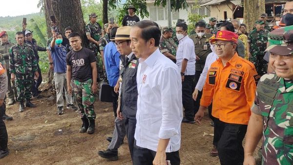Jokowi Kunjungi Lokasi Gempa Cianjur, Perintahkan Dahulukan Evakuasi Korban yang Tertimbun