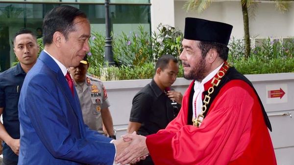 Pengamat Politik Sebut Pilihannya Cuma 2: Presiden Jokowi atau Anwar Usman yang Mundur dari Jabatan
