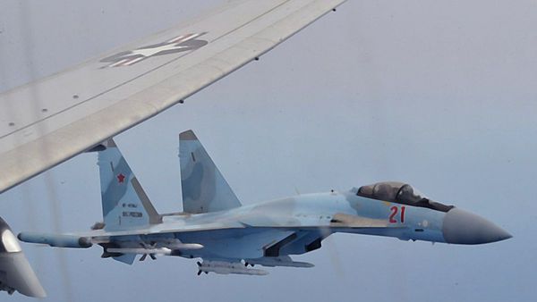 Pesawat Angkatan Laut AS Lakukan Pertemuan Dengan Jet Militer Rusia di Mediterania