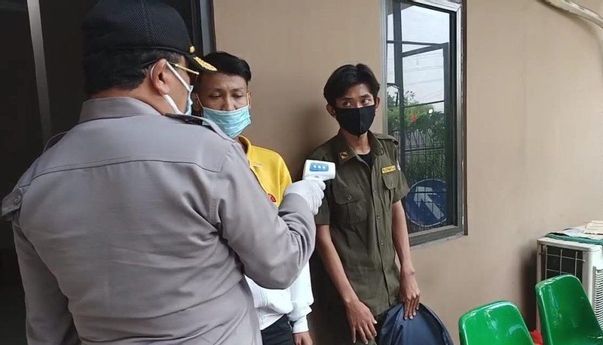 Nyamar jadi Petugas Satpol PP, Pelajar SMA yang Ikut Demo UU Ciptaker Ditangkap Polisi