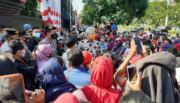 Berita Jateng: Tak Dikasih Pesangon, Ratusan Buruh Garmen di Semarang Ngadu ke Ganjar