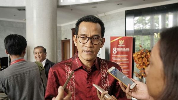 Munarman Dituntut Hukuman Mati, Refly Harun: Allahuakbar, Tanpa Jelas Kesalahannya Apa!