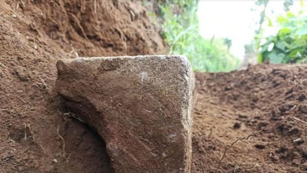 Berita Jateng: Arkeolog Temukan Tangga Batu Peninggalan Mataram Kuno di Dieng