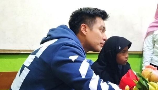 Baim Wong Akhirnya Bertemu Bocah Penuh Kutu Viral, Netizen: Kalau Niat Bantu Nggak Usah Dijadiin Konten