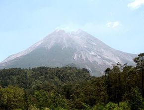 Berita Terbaru di Jogja: BPPTKG Jelaskan Pengertian Deformasi pada Gunung Merapi