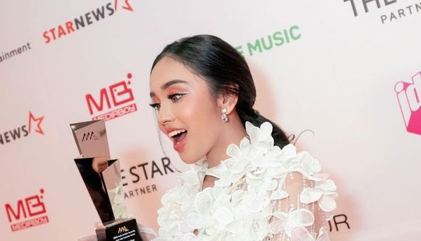 Congretulations! Lyodra Ginting Menang Penghargaan Asia Celebrity Singer di Asia Artist Awards 2022