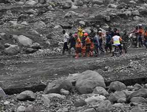 Dua Jenazah Korban Erupsi Gunung Semeru Ditemukan Dalam Truk Yang Tertimbun Material