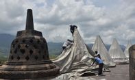 Terbaru: Fenomena Stupa di Candi Borobudur Ditutup Terpal