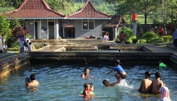 Rute Menuju Pemandian Air Panas Candi Umbul, Harga Tiketnya Murah Banget!