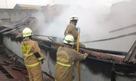 Gudang Triplek dan Rumah di Cipinang Ludes Terbakar, Kerugian Capai Rp1 Miliar