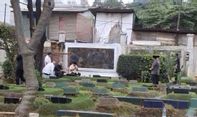 Prabowo Subianto Berziarah ke Makam Orangtuanya setelah Kemenangan Quick Count