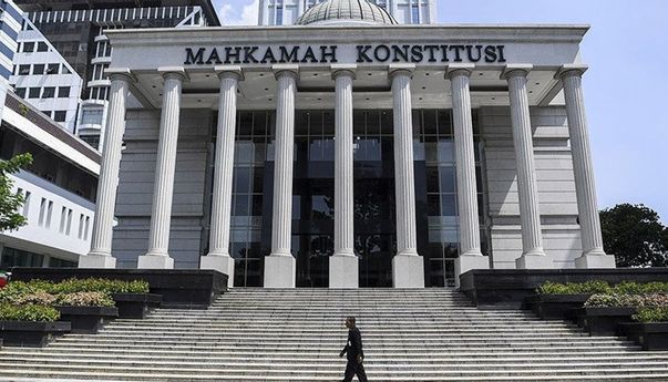 Jokowi Soal MK Perpanjang Masa Jabatan Pimpinan KPK: Masih Dalam Kajian Menko Polhukam