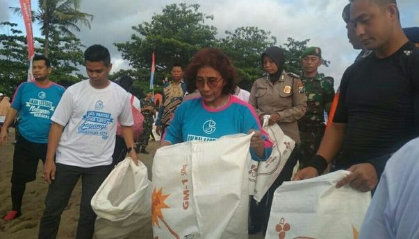 Bersih-bersih Pantai, Cara Menteri Susi Peringati HUT RI ke 74