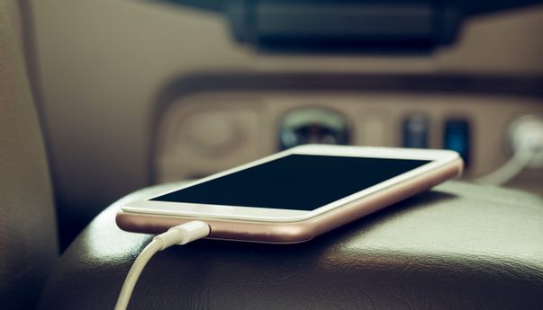 Bisa Dicoba! Cara Memperbaiki Charger Hp yang Longgar