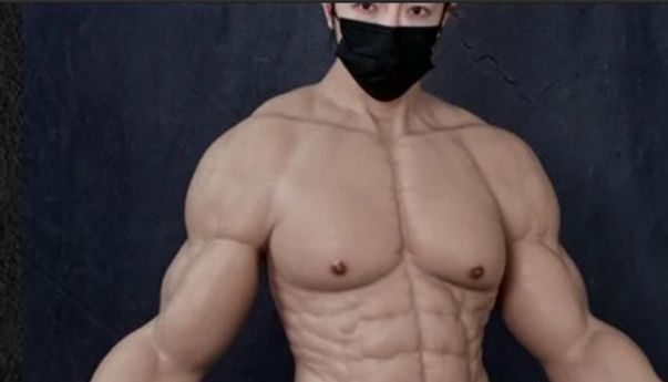 Pengin Terlihat Berotot Tapi Malas Nge-gym? Tenang, Ada Kostum Tubuh Berotot