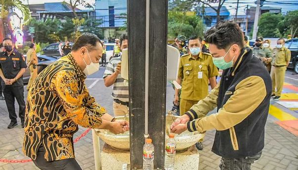 Naik Lamborghini Disopiri Crazy Rich Surabaya, Walkot Eri: Enak Naik Innova