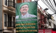 Di Kendal Poster Habib Rizieq Dilarung ke Sungai Sembari Ditaburi Bunga