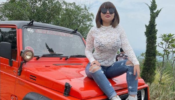 Dinar Candy Siap Jalani Proses Hukum Atas Aksinya Berbikini di Pinggir Jalan