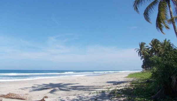 Pantai di Lampung Barat yang Memiliki Kekhasan Keindahan Pesisir Barat