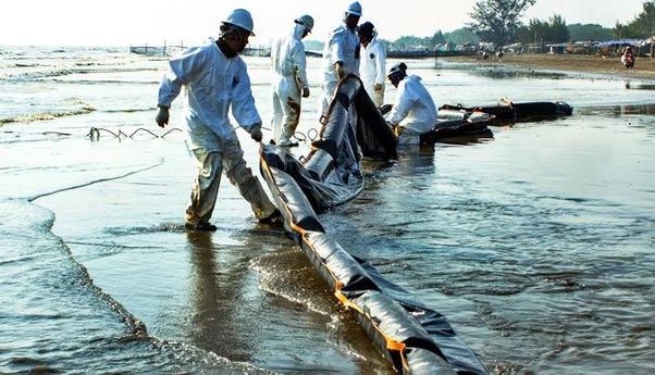 Nestapa Para Nelayan di Pesisir Karawang Pasca Insiden Minyak Tumpah Pertamina