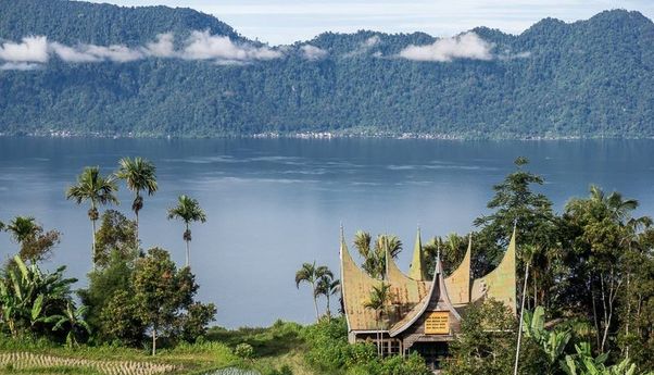 Melihat Pesona Danau Maninjau di Kabupaten Agam Sumatera Barat