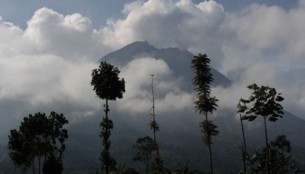 Rabu 18 November 2020: Suara Guguran Gunung Merapi Kembali Terdengar Tiga Kali