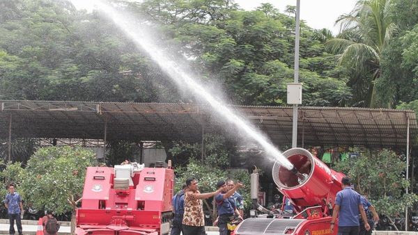 Jakarta Beli Robot Pemadam Kebakaran Senilai 40 M