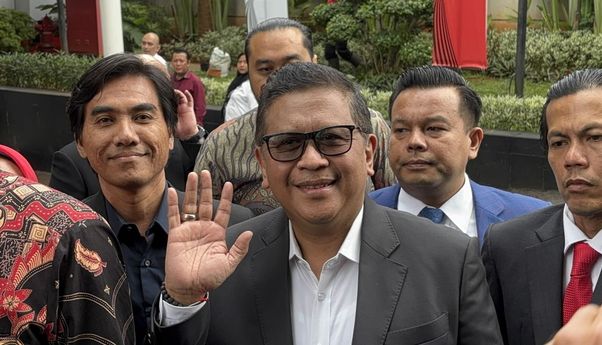 Hasto Ungkap Sempat Diancam Ditersangkakan Jika PDIP Pecat Jokowi